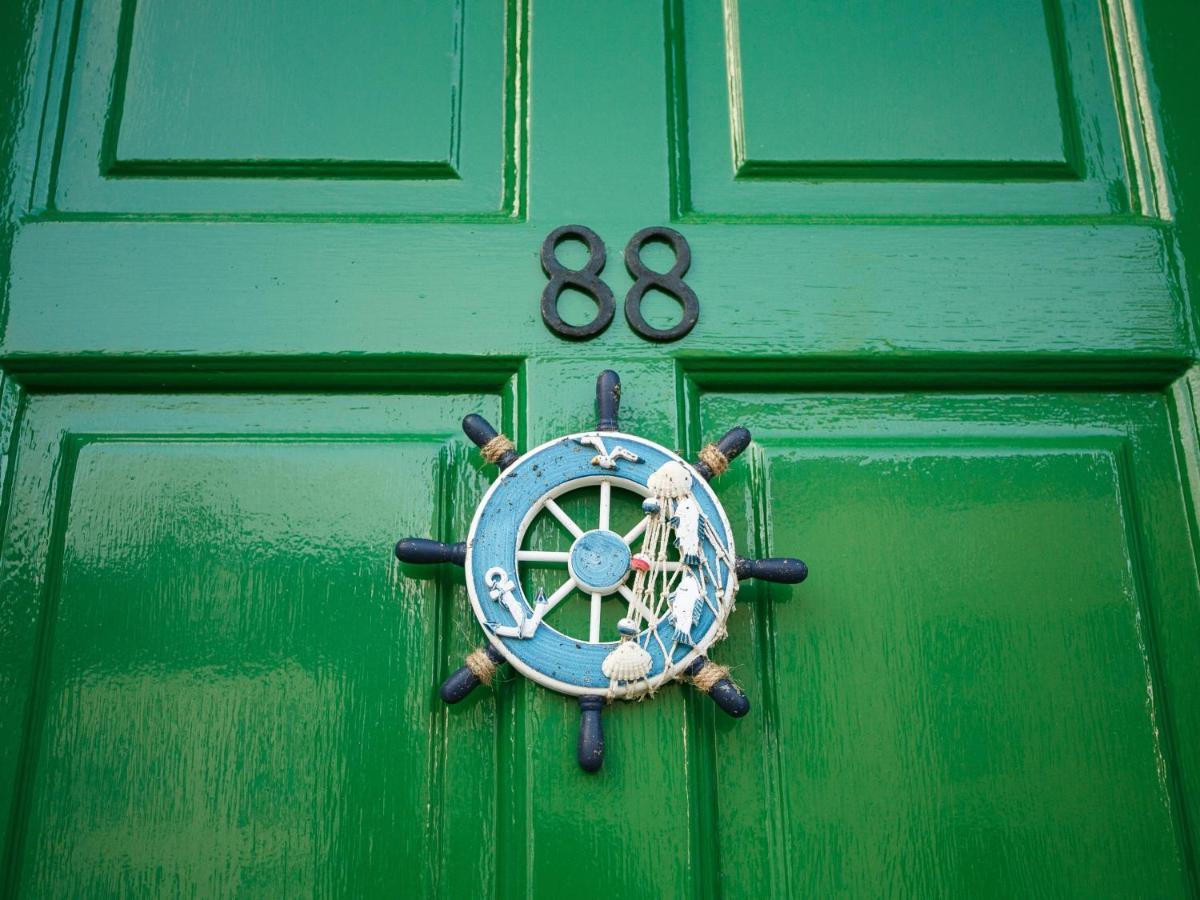 The Nautical Apartment Портръш Стая снимка